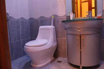 Фото номера Апартаменты с балконом Апартаменты Between 28may Metro station and National Boulevard Seaside Park г. Баку 44