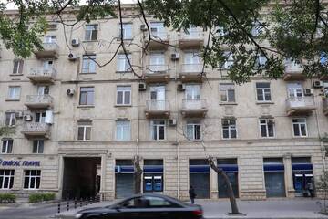Фото номера Апартаменты с балконом Апартаменты Between 28may Metro station and National Boulevard Seaside Park г. Баку 51
