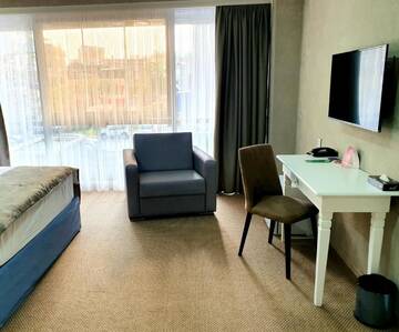 Фото номера Трехместный номер Делюкс Отель La Casa Fountains Square г. Баку 6
