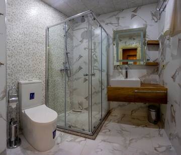 Фото номера Стандартный двухместный номер с 2 отдельными кроватями Отель Nardin Hotel г. Баку 4