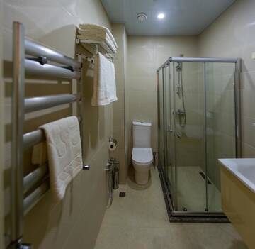 Фото номера Стандартный трехместный номер Отель Nardin Hotel г. Баку 3